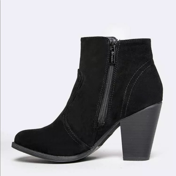 Chunky Heel Black Ankle Booties - Picture 3 of 4